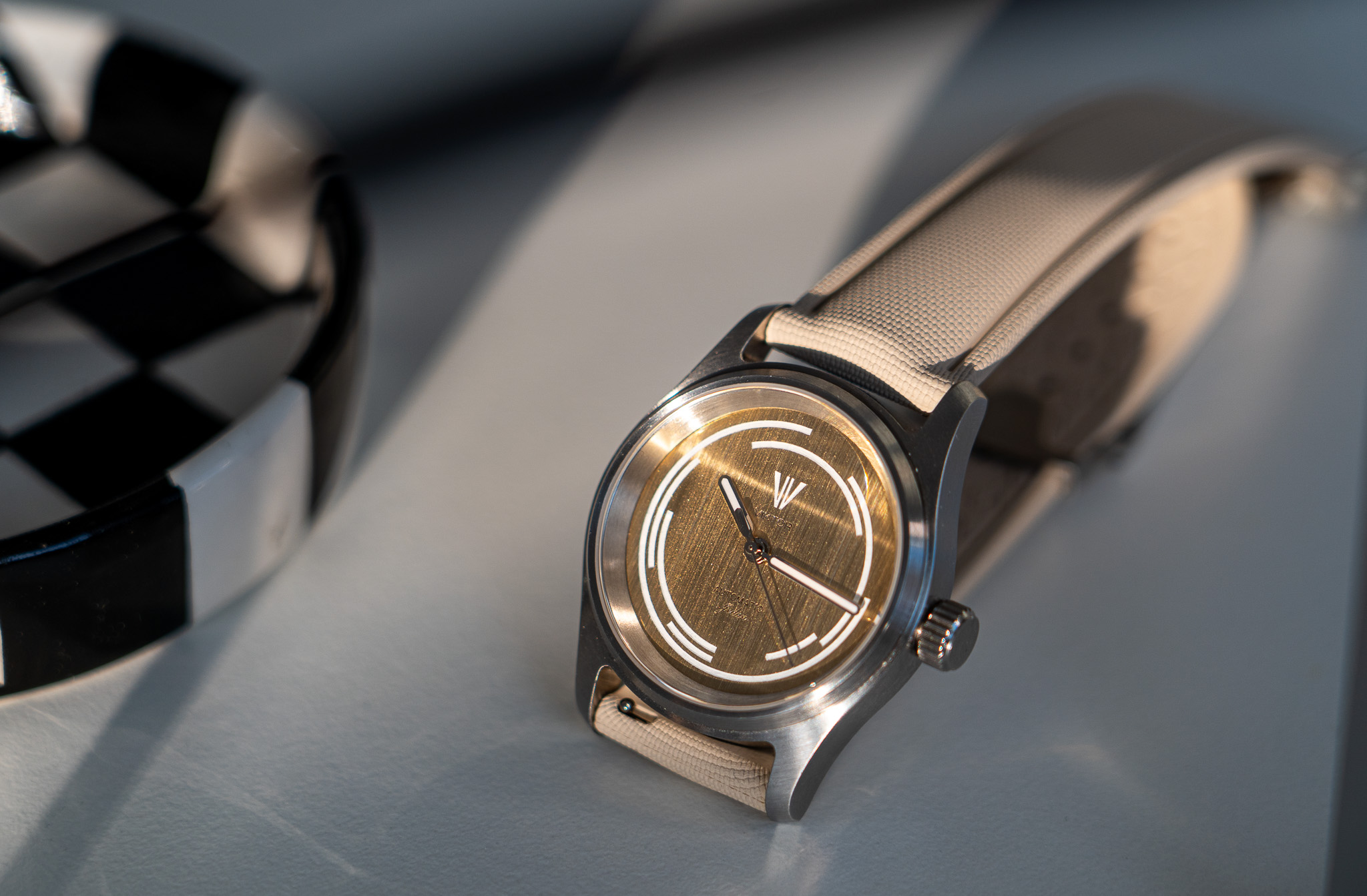 Model Jedan side profile